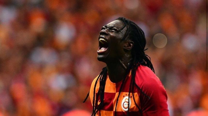 Bafetimbi Gomis sözünü tuttu, saçlarını kestirdi!