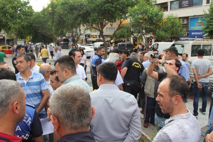 Manisa'da İYİ Partililer ile zabıtalar arasında arbede!  G1