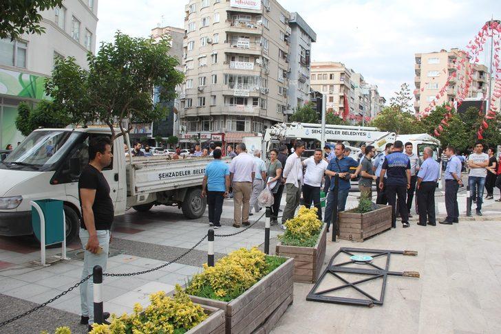 Manisa'da İYİ Partililer ile zabıtalar arasında arbede!  G2