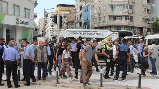 Manisa'da İYİ Partililer ile zabıtalar arasında arbede! 