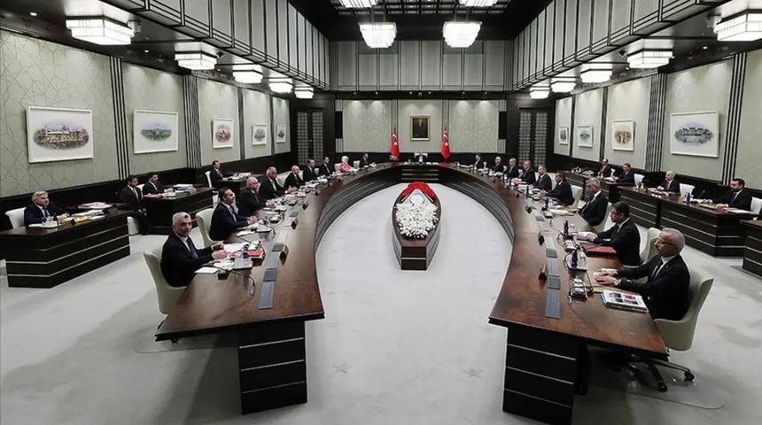 Canlı yayında kabine iddiası! "3 ila 5 bakanın g&ouml;rev değişimi olabilir"
