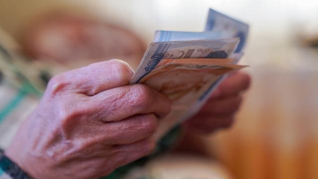 AK Parti'de gündem ekonomi! Emekliyi üzen haber