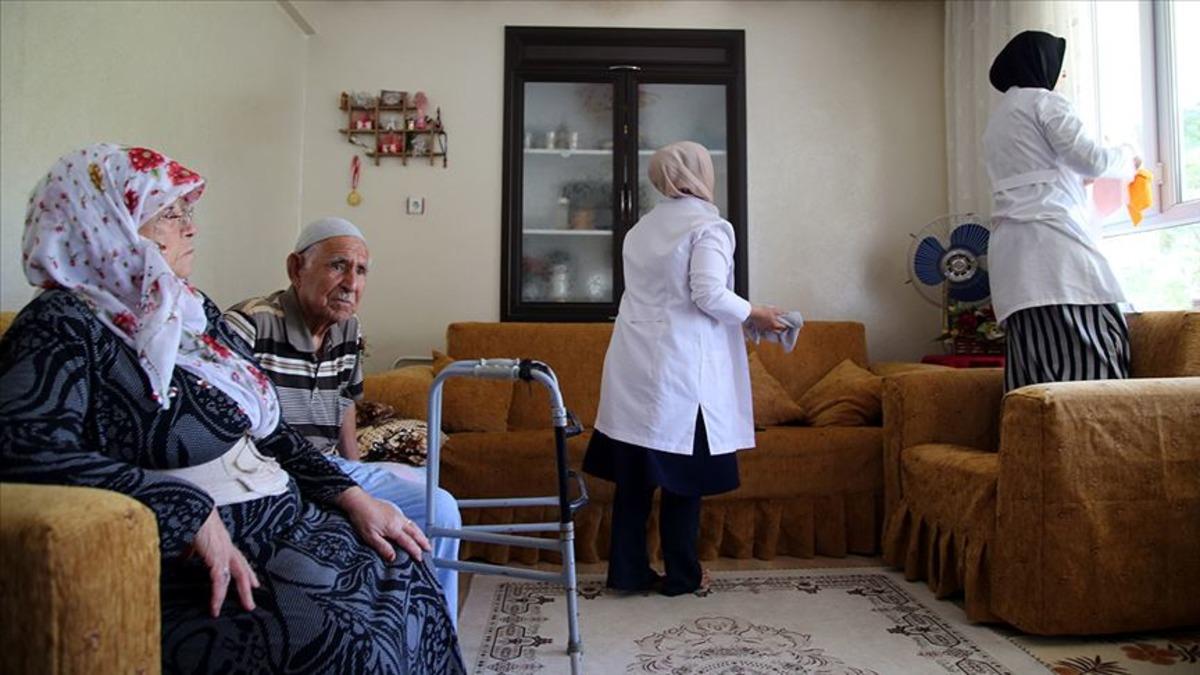 Sağlıkta yeni d&ouml;nem hayata ge&ccedil;irildi: Bakıma muhta&ccedil; hastalara 7/24 hizmet verilecek! 2