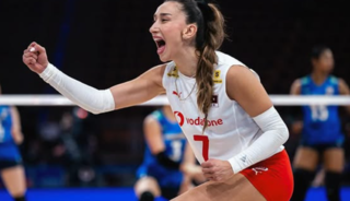 &Uuml;nl&uuml; basketbolcuyla aşk yaşadığı iddia edildi!