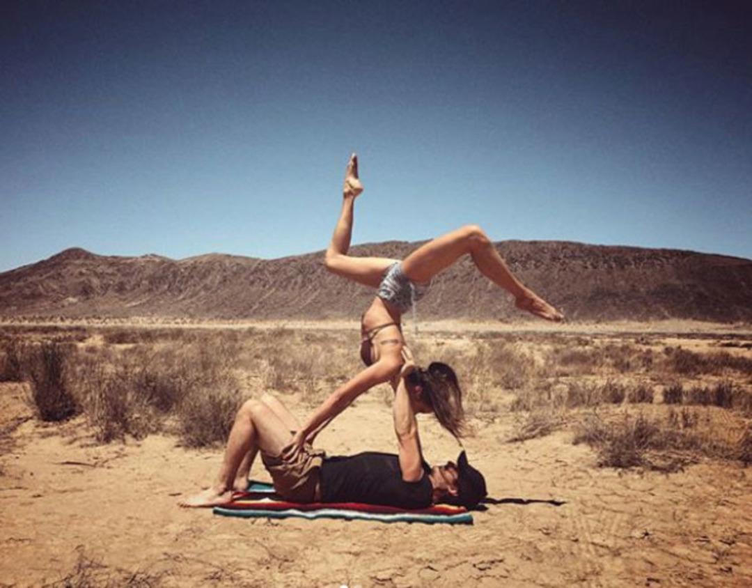 Aşk yogası sanal alemi salladı