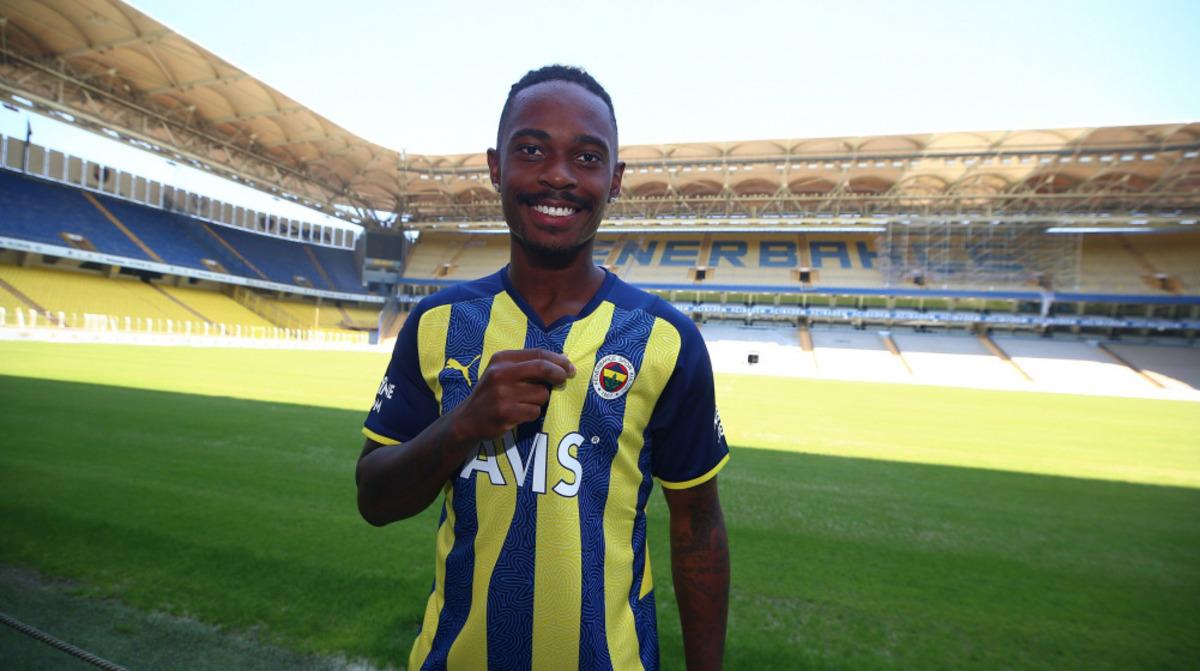 Fenerbah&ccedil;e nin eski yıldızı geri d&ouml;nd&uuml;! 1. Lig e imzayı attı 1
