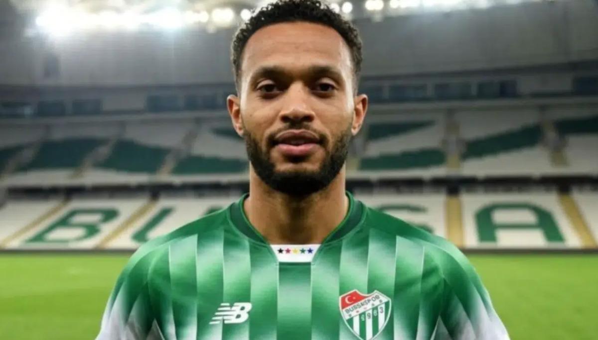Fenerbah&ccedil;e nin eski yıldızı geri d&ouml;nd&uuml;! 1. Lig e imzayı attı 2
