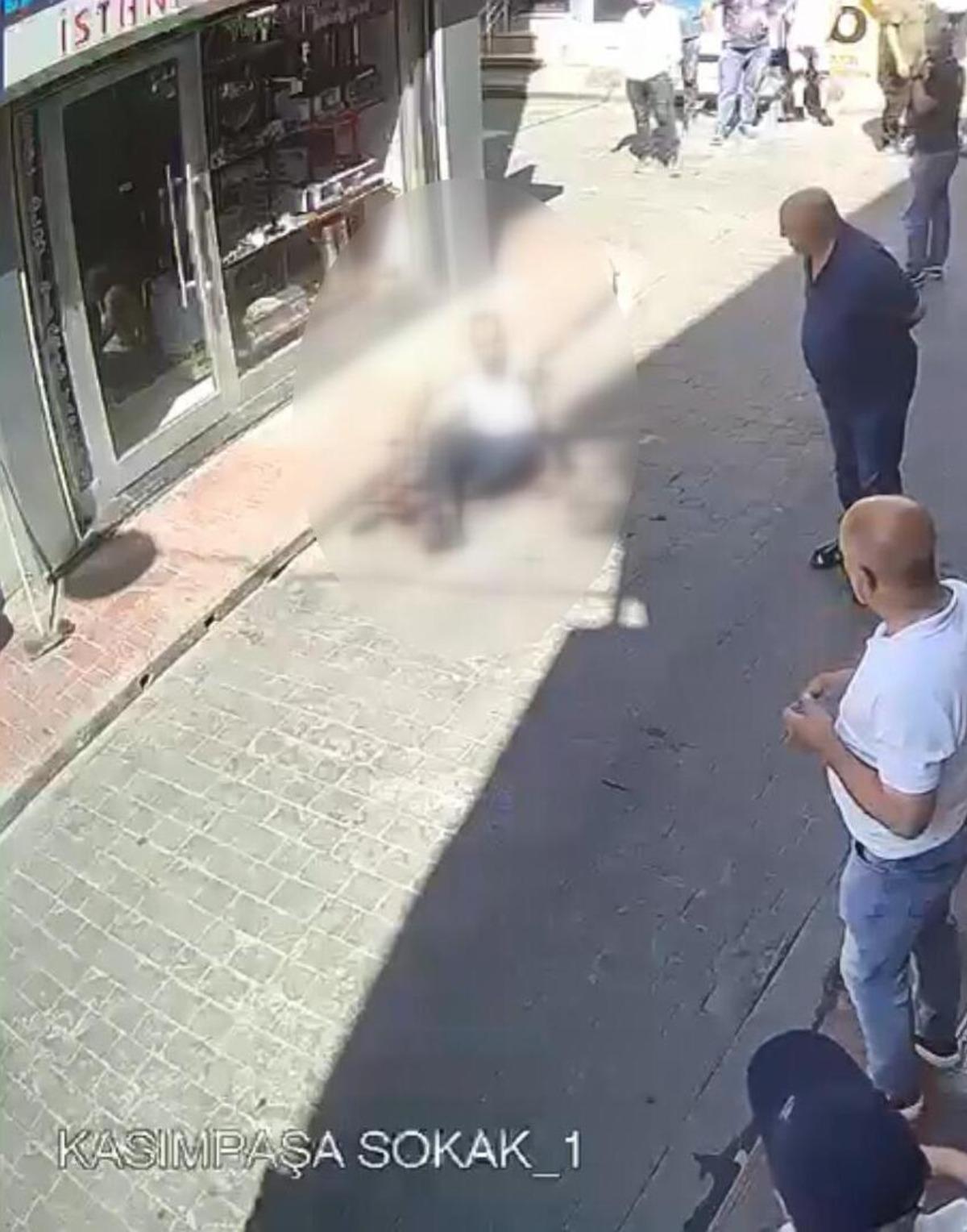 Taciz iddiası sonrası ortalık kan g&ouml;l&uuml;ne d&ouml;nd&uuml;! Gelen bı&ccedil;akladı, giden bı&ccedil;akladı 2