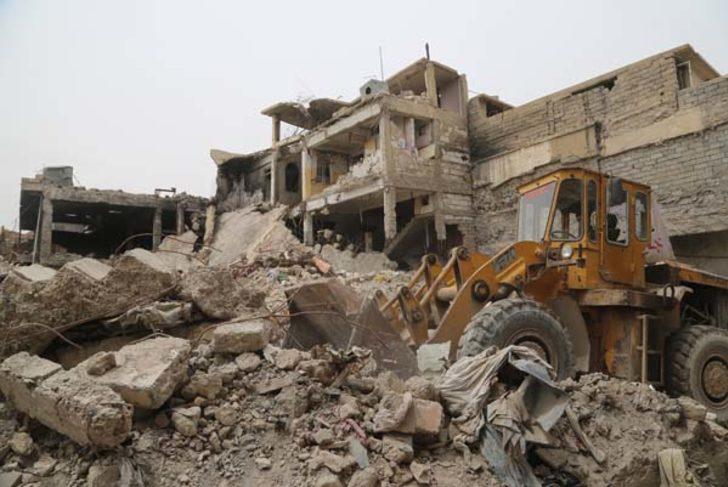 Musul'da enkaz altından çıkarıldı  G3