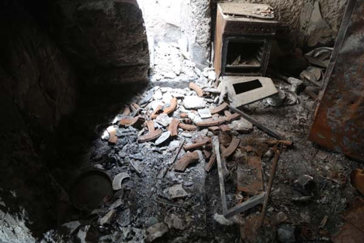 Musul'da enkaz altından &ccedil;ıkarıldı 