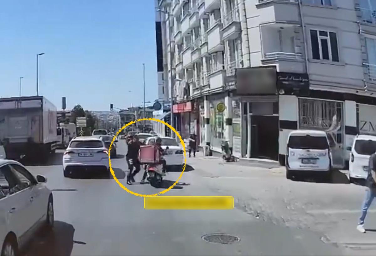 Polis, motokuryenin motoruna binip su&ccedil;lu kovaladı! İstanbul sokaklarında oyunları aratmayan anlar 2