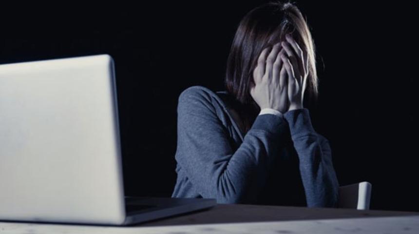 Sanal ortamda iğrenç olay! İnternetin gri odasında emojili skandal pazarlık