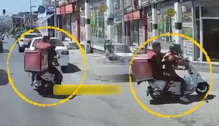 Polis, motokuryenin motoruna binip su&ccedil;lu kovaladı! İstanbul sokaklarında oyunları aratmayan anlar