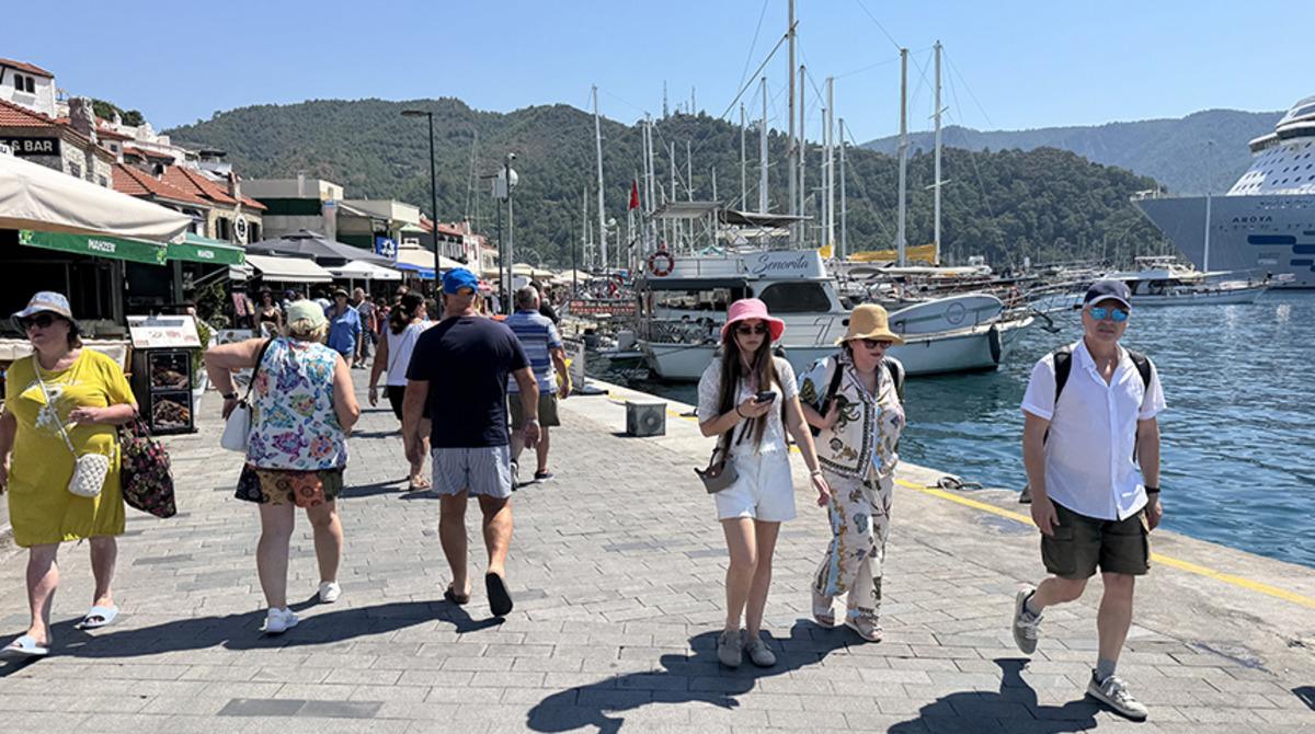 Galataport&rsquo;tan gelen "Aroya" Marmaris&rsquo;i hareketlendirdi 2
