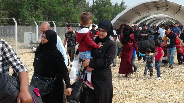 Ülkesine geçen Suriyeli sayısı 18 bini aştı