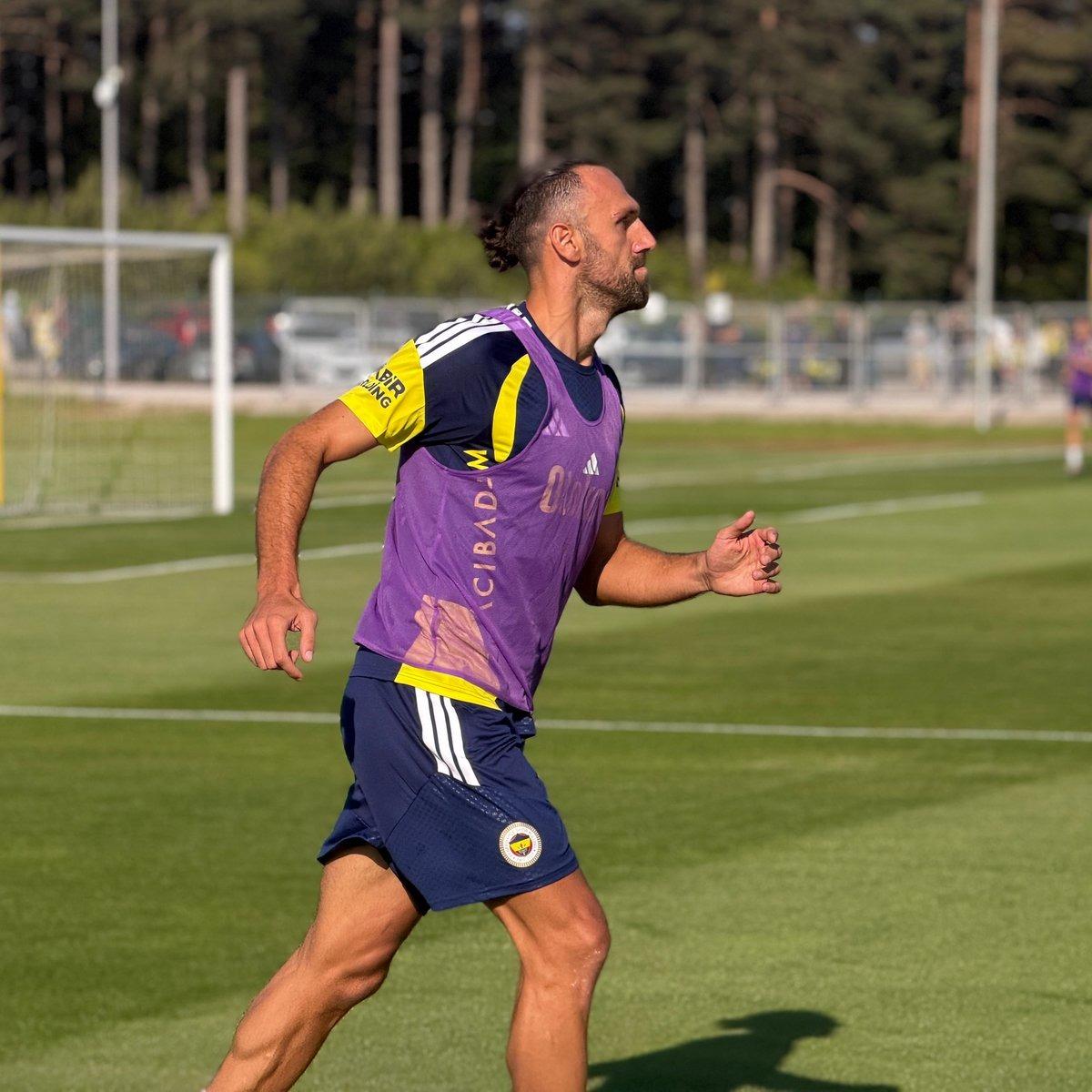 Bir k&ouml;t&uuml; haber daha! Fenerbah&ccedil;e nin yeni transferi antrenmanda sakatlandı 1