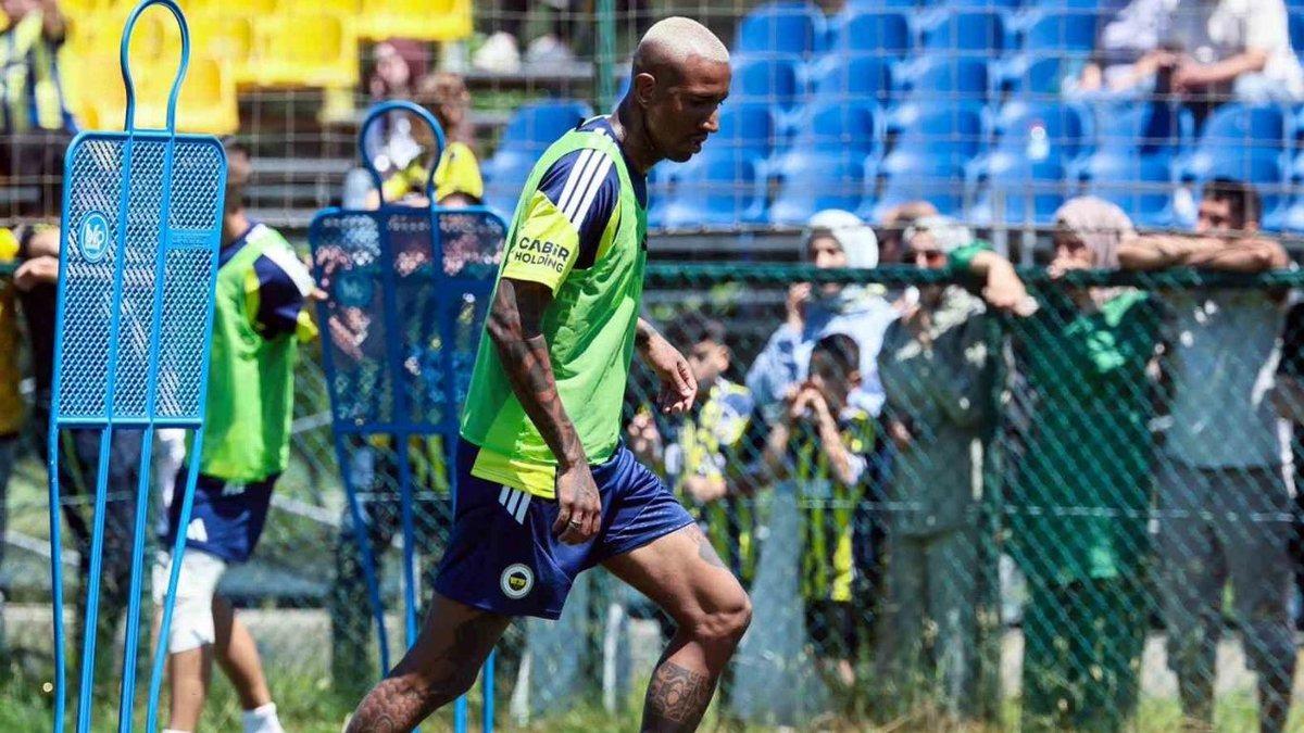 Bir k&ouml;t&uuml; haber daha! Fenerbah&ccedil;e nin yeni transferi antrenmanda sakatlandı 2