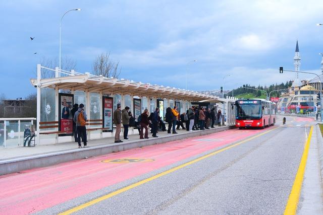 Sakarya&rsquo;da metrob&uuml;s 1 yaşında: 3 milyon 650 bin yolcu taşıdı 5