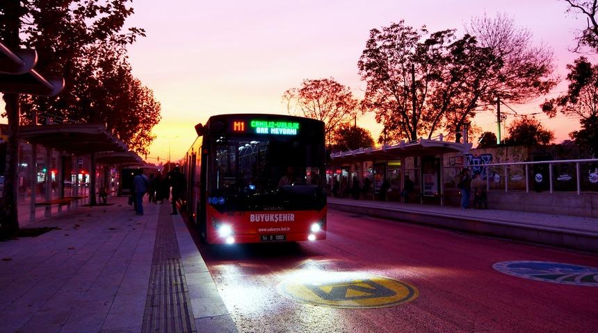 Sakarya&rsquo;da metrob&uuml;s 1 yaşında: 3 milyon 650 bin yolcu taşıdı