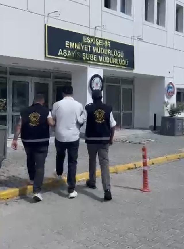 Hırsızlıktan 49 yıl hapis cezası bulunan kadın son soygununda yakayı ele verdi 1