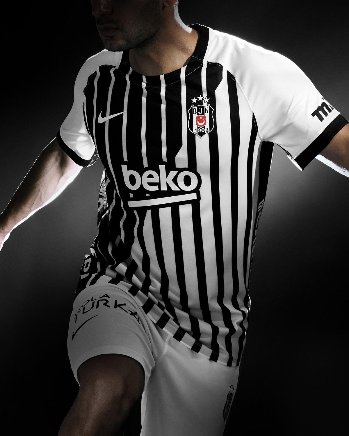 Beşiktaş yeni sezon formalarını tanıttı! İşte satış fiyatı 1