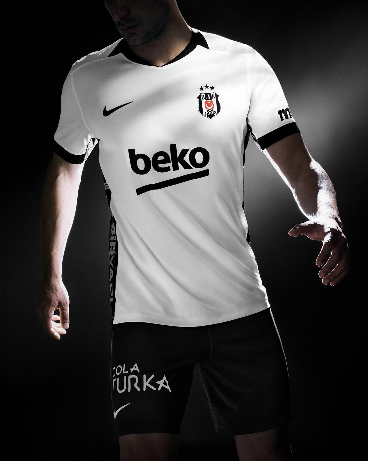 Beşiktaş yeni sezon formalarını tanıttı! İşte satış fiyatı 2