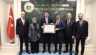 Bakan Kurum'a Pazarlar Belediye Meclisi tarafından fahri hemşehrilik beratı 