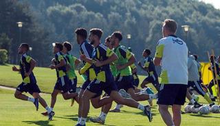 Fenerbah&ccedil;e g&uuml;n&uuml; &ccedil;ift antrenmanla tamamladı