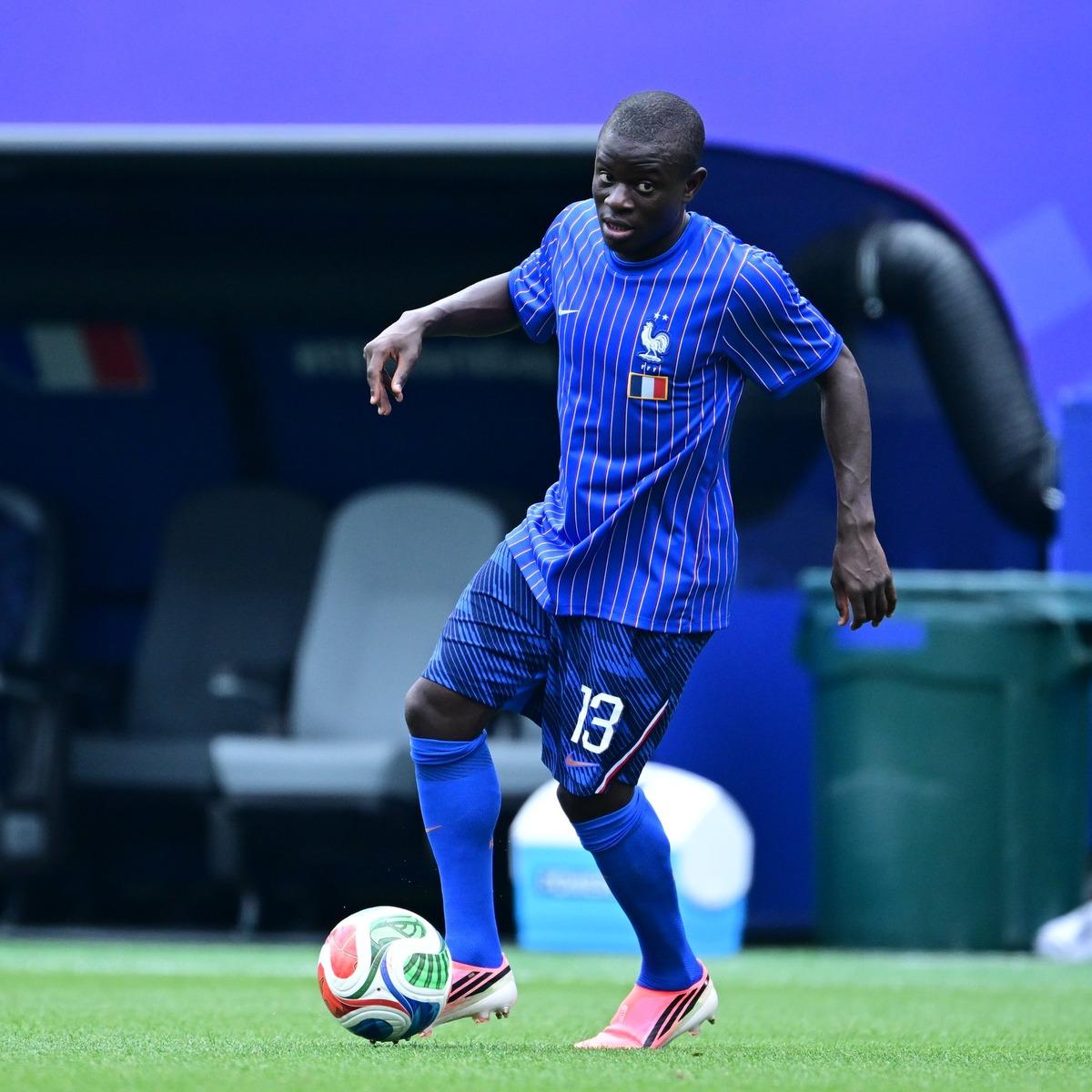 Fenerbah&ccedil;e ye Muriqi den sonra bir k&ouml;t&uuml; haber de Kante den! 2