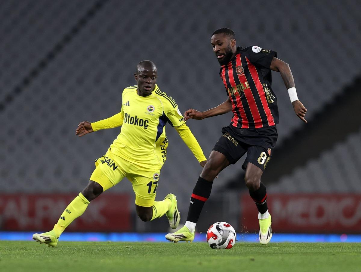 Fenerbah&ccedil;e ye Muriqi den sonra bir k&ouml;t&uuml; haber de Kante den! 1