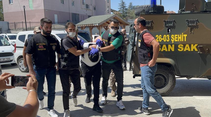 Eskişehir'de sokakta 5 kişiyi bı&ccedil;aklamıştı! Cezaevinde intihar etti