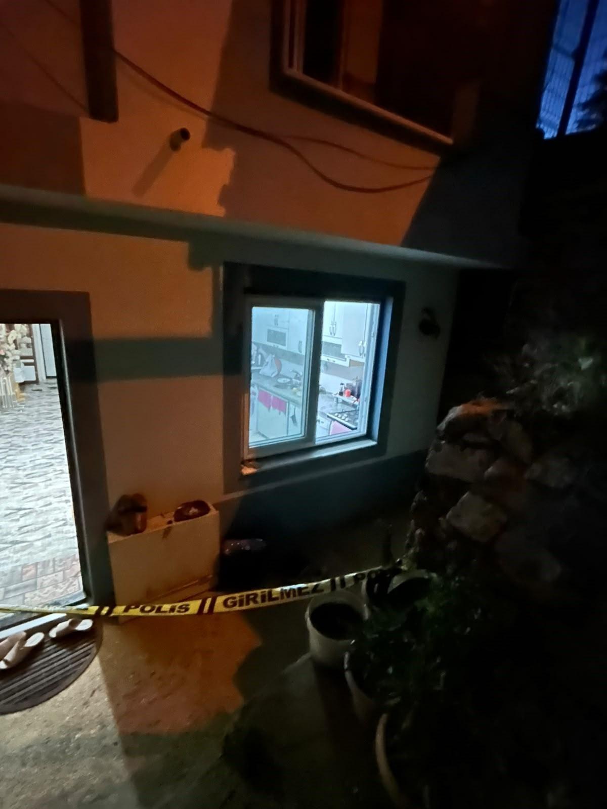 16 yaşındaki kız annesini uyurken bı&ccedil;aklayarak &ouml;ld&uuml;rd&uuml;! 2