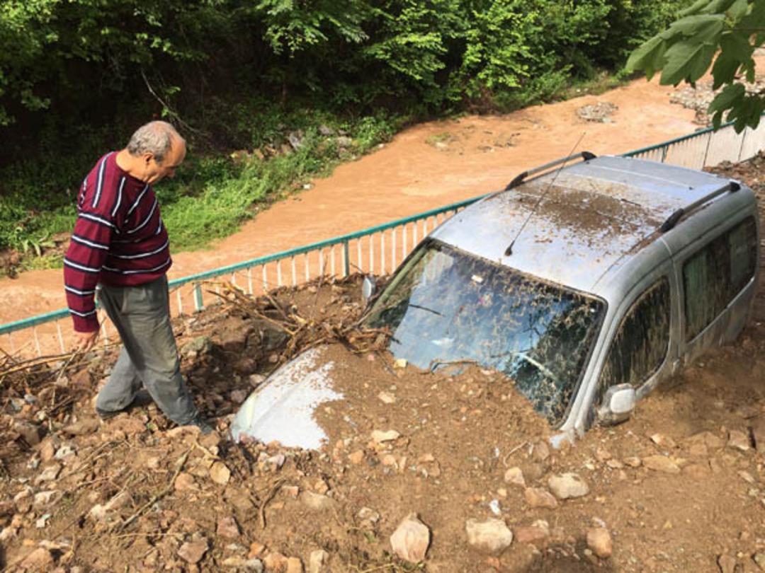 Uyandı, dışarı &ccedil;ıktığı an şoke oldu! 