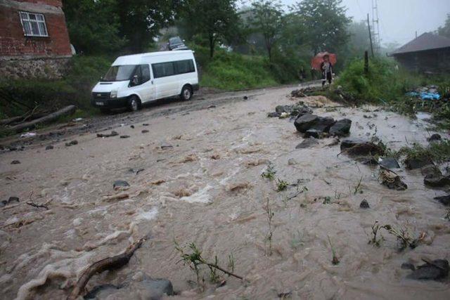 Ordu’da sağanak sele döndü