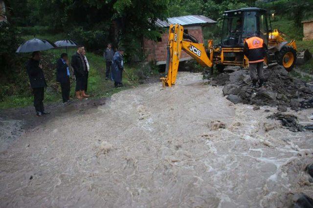 Ordu’da sağanak sele döndü