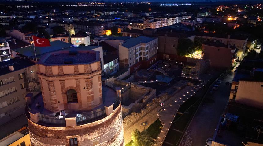 Bakan Ersoy paylaştı! Edirne'nin tarih&icirc; saat kulesi yeniden ziyarete a&ccedil;ıldı