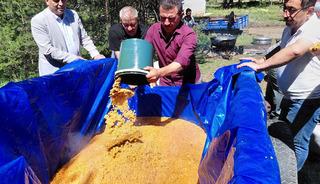 500 kilo bulgur, 450 kilo et t&uuml;ketildi! Bu gelenek i&ccedil;in kilometrelerce yoldan geldiler
