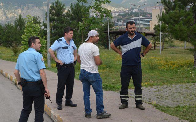 Parkta çim biçme makinesi çalındı