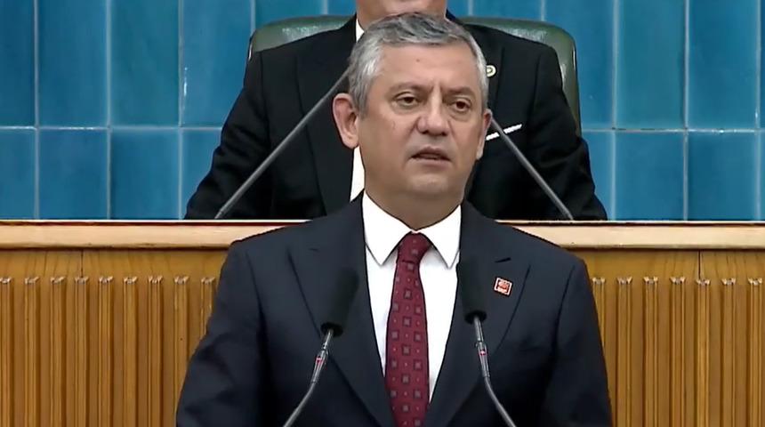Deniz G&ouml;ktaş, &Ouml;zg&uuml;r &Ouml;zel'i de g&uuml;ld&uuml;rm&uuml;ş: "Erdoğan'la 30 yıllık birlikteliğini sonlandıracağız"