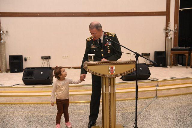 Hulusi Akar: İçimizdeki hainler temizlendikçe daha da güçleniyoruz