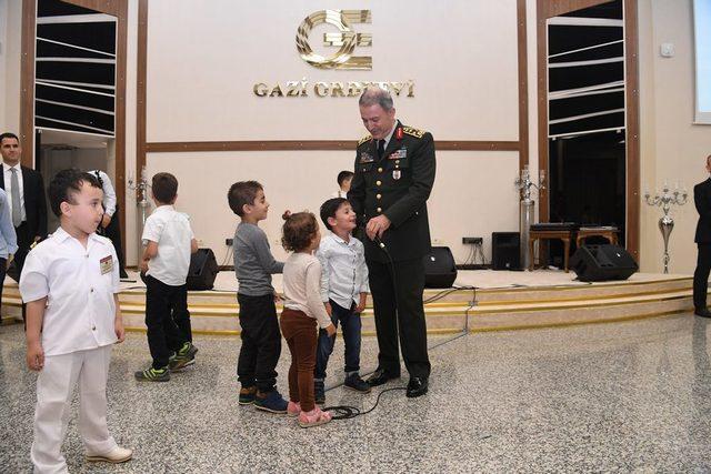 Hulusi Akar: İçimizdeki hainler temizlendikçe daha da güçleniyoruz