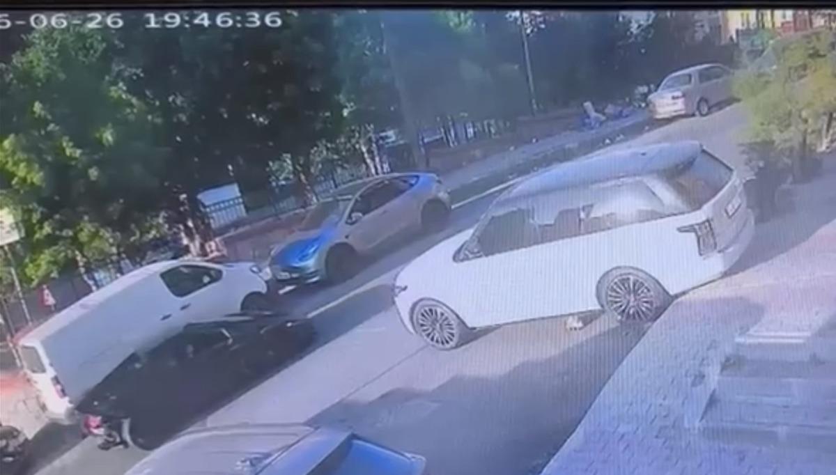 L&uuml;ks aracı test etmek isteyen usta hem kendini hem arabanın sahibini yaktı! 3
