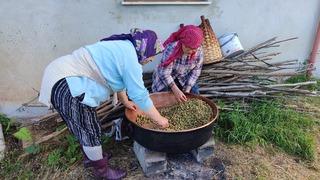 Kazanlar ateşe verildi, doğal şifa için kaynatılıyor