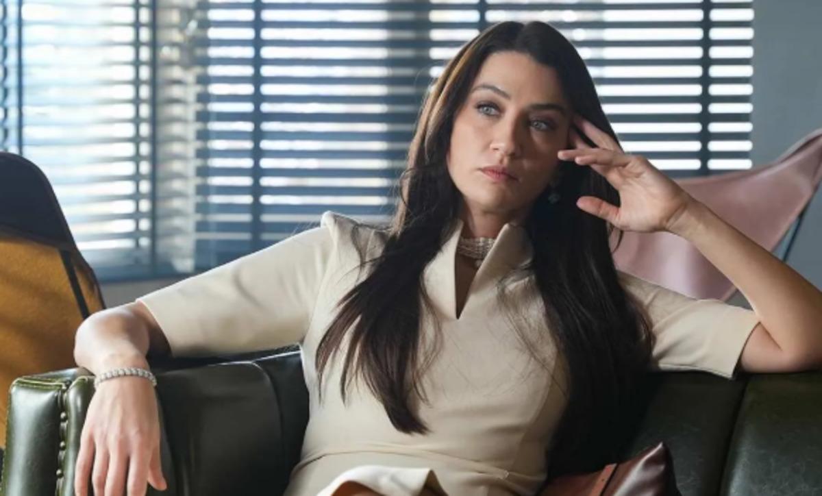 Eşref R&uuml;ya&rsquo;nın Irmak&rsquo;ı Ceren Benderlioğlu Aşk ve Taht dizisinde 1