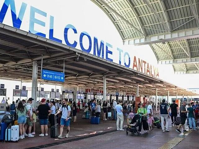 Antalya Havalimanı 5 ayda 9 milyondan fazla yolcuya hizmet verdi