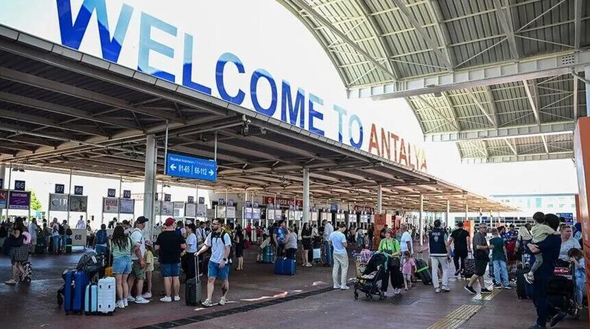 Antalya Havalimanı 5 ayda 9 milyondan fazla yolcuya hizmet verdi