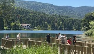 Bolu'da sıcaktan bunalanların adresi G&ouml;lc&uuml;k Tabiat Parkı oldu