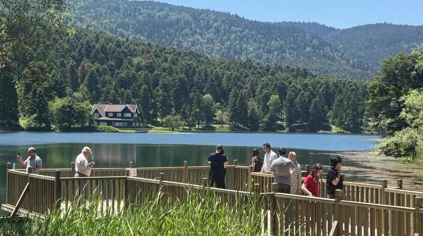 Bolu'da sıcaktan bunalanların adresi G&ouml;lc&uuml;k Tabiat Parkı oldu
