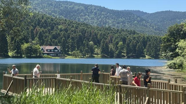 Bolu'da sıcaktan bunalanların adresi Gölcük Tabiat Parkı oldu