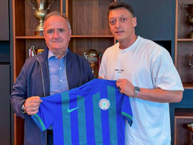 Anlaşma sağlandı! Rizespor Mesut &Ouml;zil'i resmen a&ccedil;ıkladı